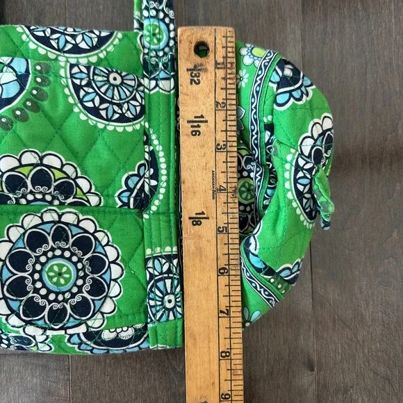 Vera Bradley Retired Cupcake Green Quilted Small Should Duffle - Picture 8 of 9